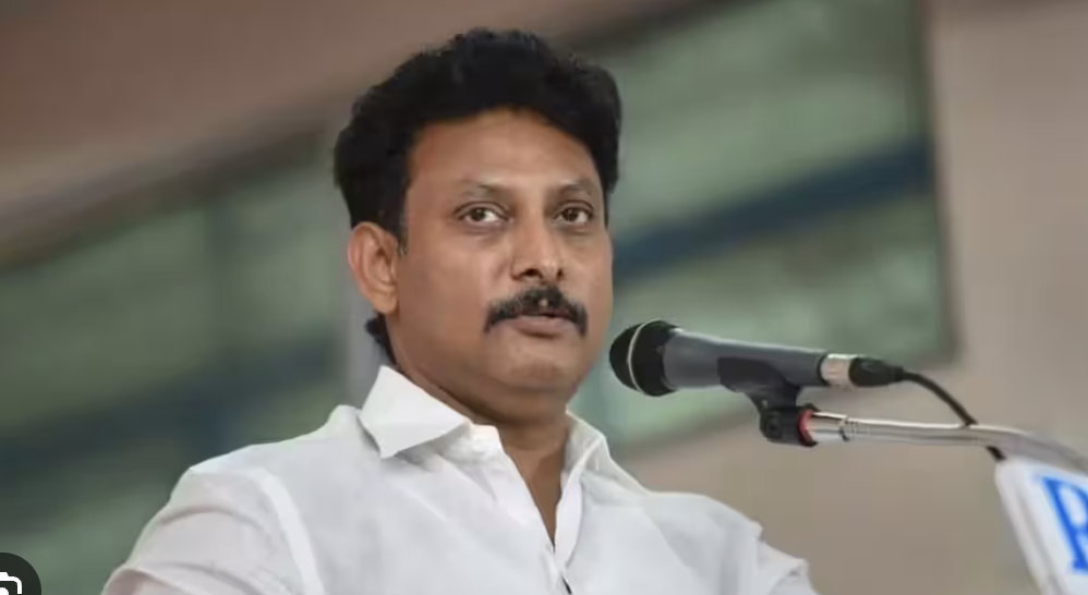 அன்பில் மகேஸ் மீது ஊழல் தடுப்புச் சட்டத்தின் கீழ் வழக்குப்பதிவு: 100 கோடி புகார் வழக்கில் சோதனை!